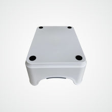 Load image into Gallery viewer, mogbog small cat litter tray bottom view.